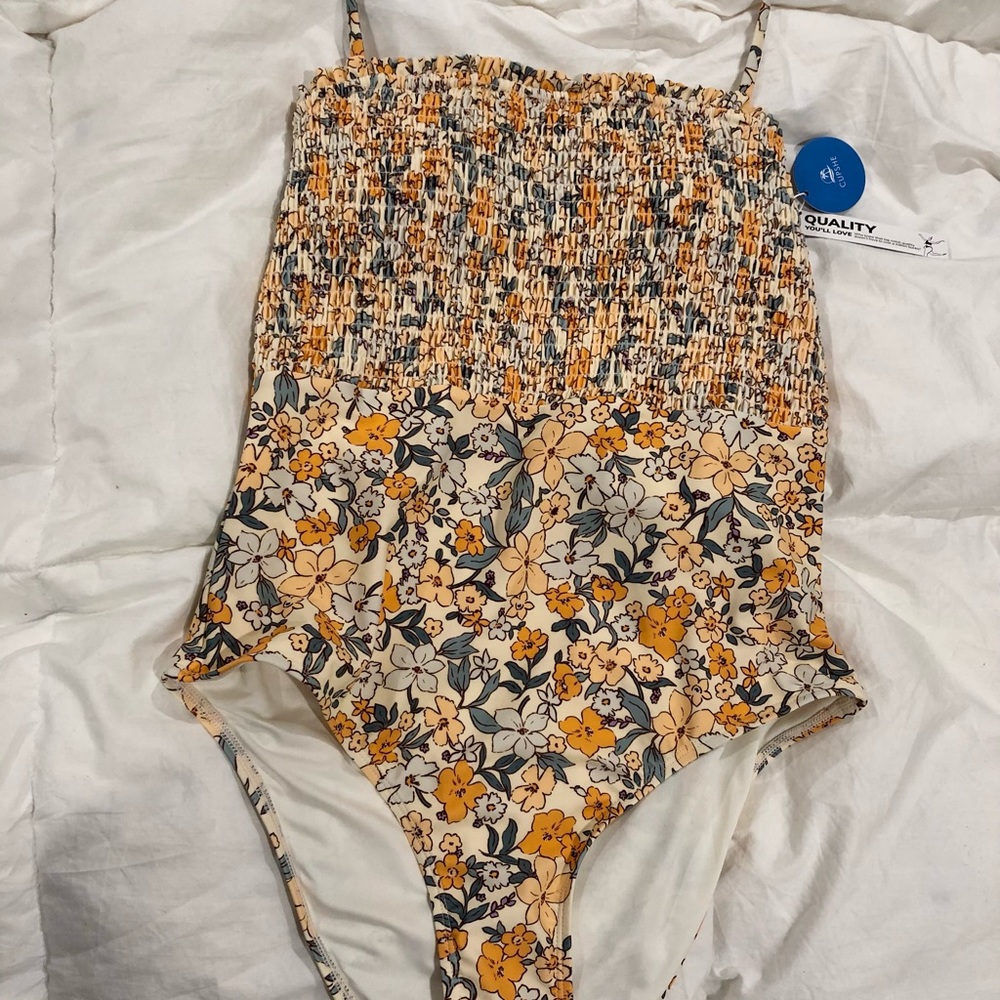 Super Cute Cupshe Floral One Piece 🌼
